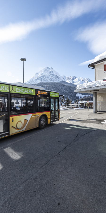 Postbus in winter at Scuol station